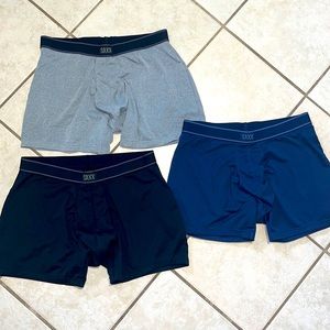 Never worn Saxx daytripper 3 pack. Size LG in Grey, black + navy